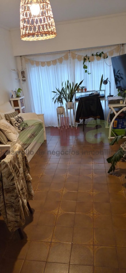 DEPARTAMENTO DOS AMBIENTES CON COCHERA