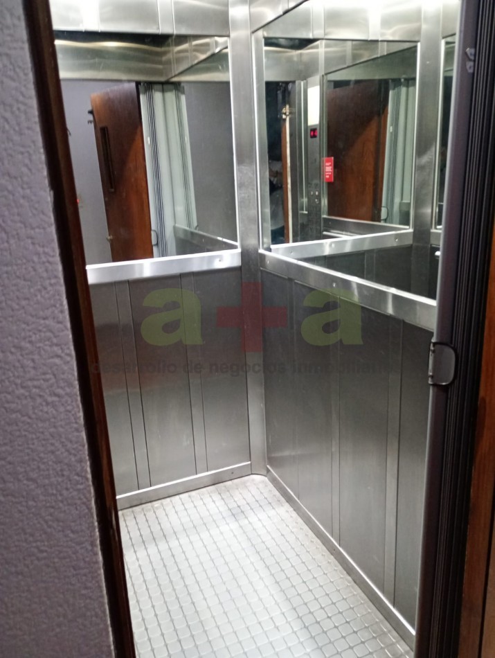 DOS AMBIENTES CON DEP. SERVICIO Y BALCON A LA CALLE