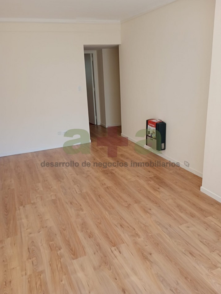 DOS AMBIENTES CON DEP. SERVICIO Y BALCON A LA CALLE