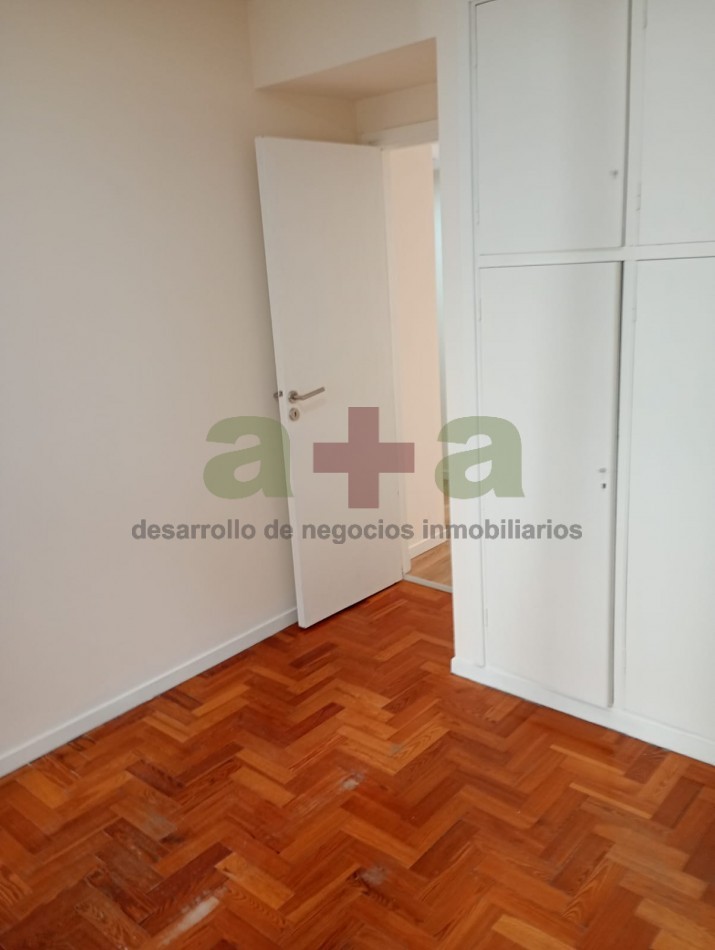 DOS AMBIENTES CON DEP. SERVICIO Y BALCON A LA CALLE